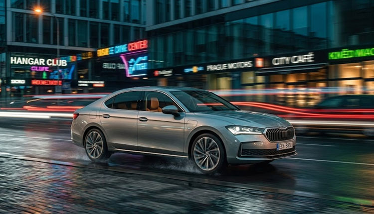 Škoda Superb iV 200 кВт: самый мощный гибридный Superb