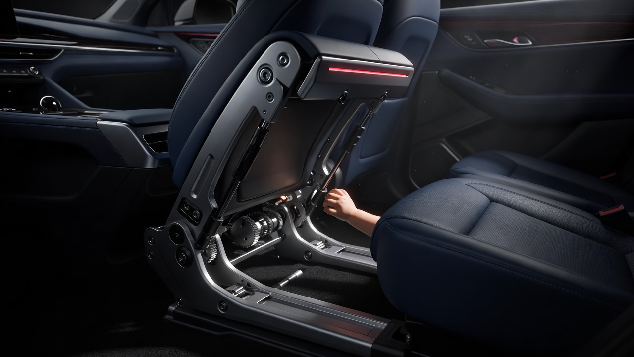 Cadillac отзывает все Vistiq: чем опасен третий ряд сидений